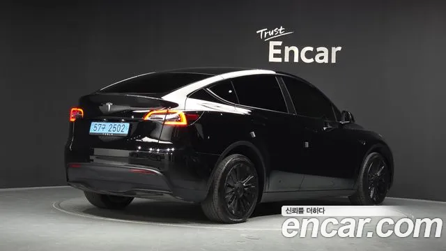 Tesla Model Y — фото 1