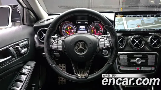 Mercedes-Benz GLA-Class — фото 12