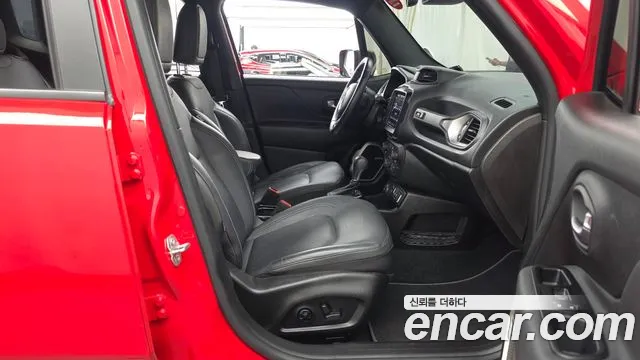 Jeep Renegade — фото 11