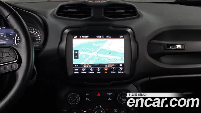 Jeep Renegade — фото 14
