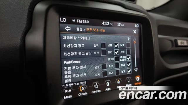 Jeep Renegade — фото 16
