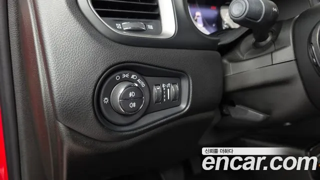 Jeep Renegade — фото 19
