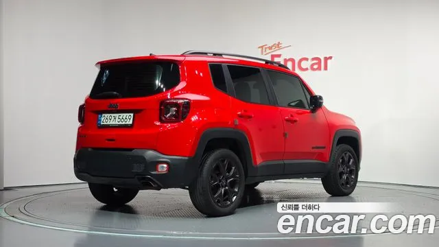Jeep Renegade — фото 2