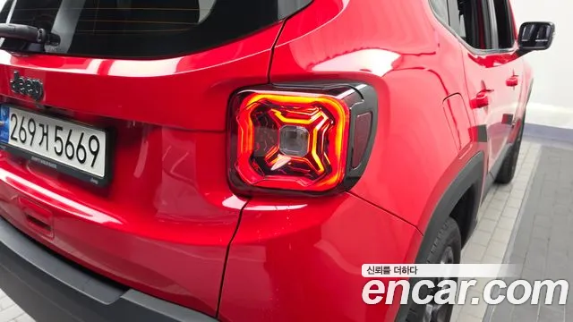 Jeep Renegade — фото 23