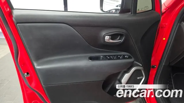 Jeep Renegade — фото 24