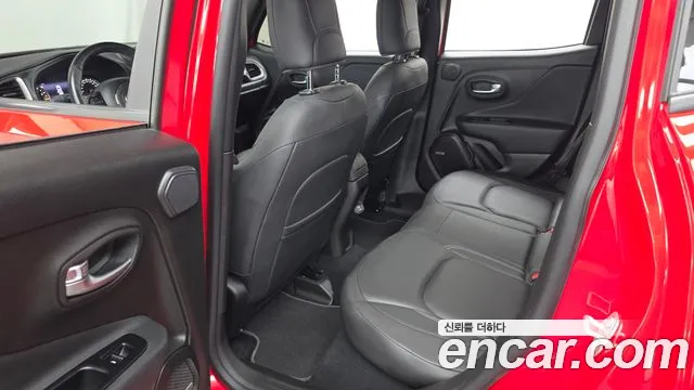 Jeep Renegade — фото 26