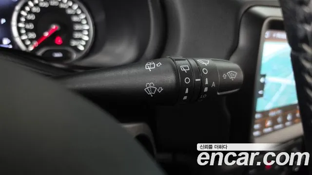 Jeep Renegade — фото 28