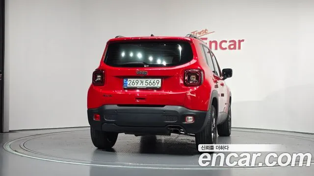 Jeep Renegade — фото 4