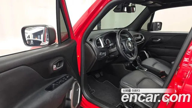 Jeep Renegade — фото 10