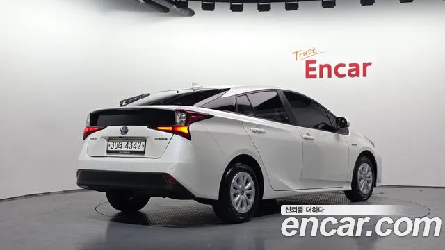 Toyota Prius — фото 2