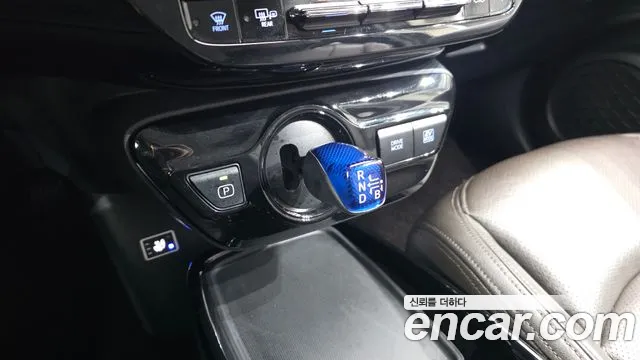 Toyota Prius — фото 9