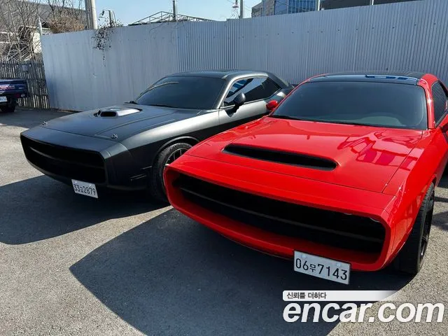 Dodge Challenger — фото 1