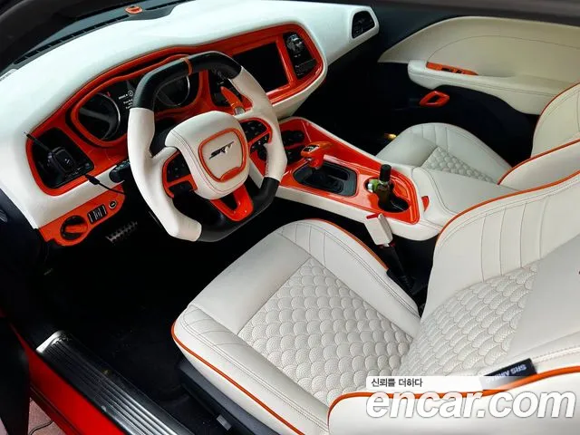 Dodge Challenger — фото 4