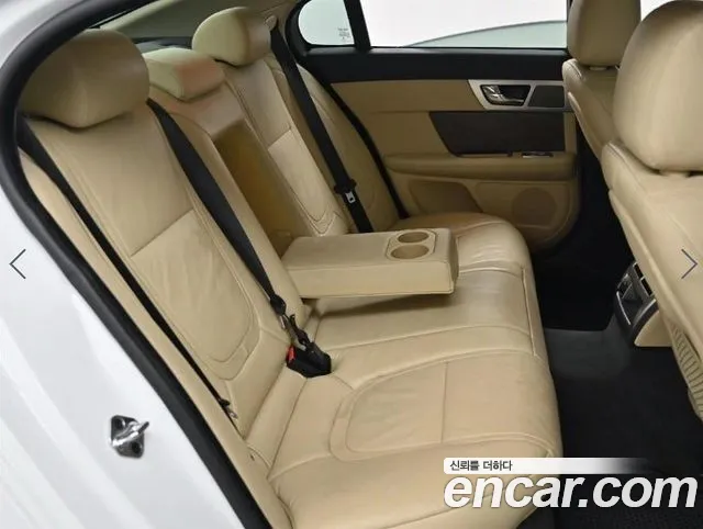 Jaguar XF — фото 12