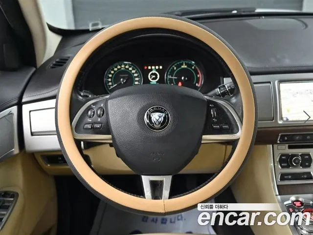 Jaguar XF — фото 13