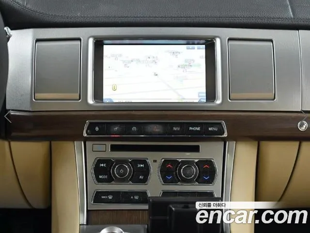 Jaguar XF — фото 14