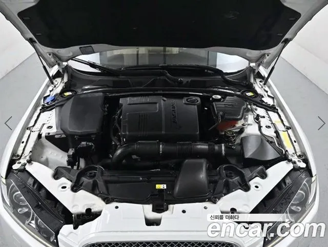 Jaguar XF — фото 6