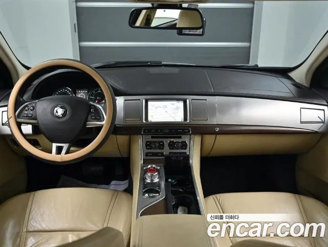Jaguar XF — фото 7