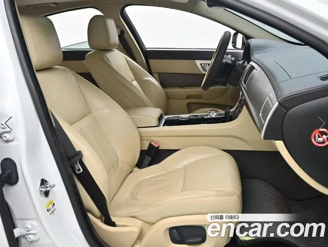Jaguar XF — фото 10