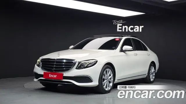Mercedes-Benz E-Class — фото 1