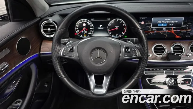 Mercedes-Benz E-Class — фото 13