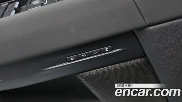 Land Rover Range Rover Evoque — фото 31