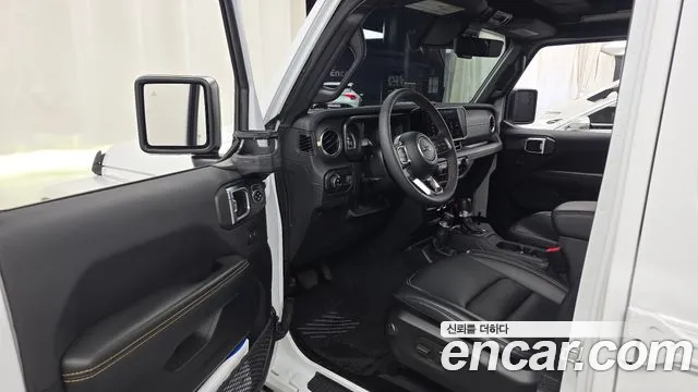 Jeep Wrangler — фото 10