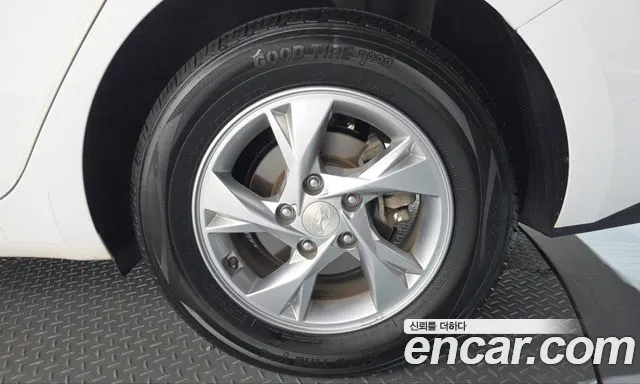 Hyundai Avante — фото 21