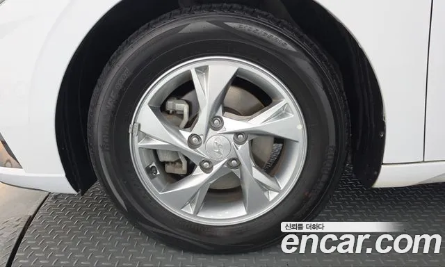 Hyundai Avante — фото 5