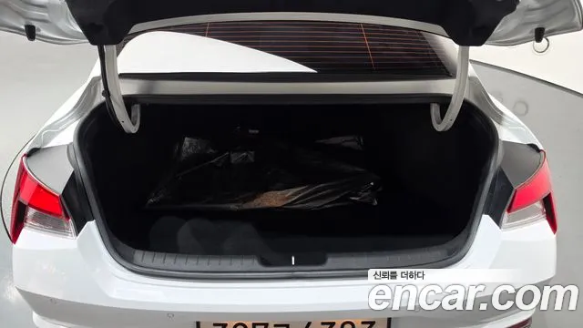 Hyundai Avante — фото 16
