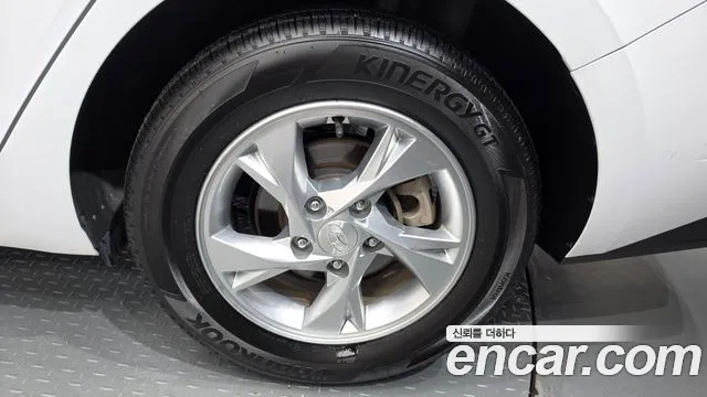 Hyundai Avante — фото 21