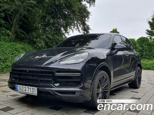 Porsche Cayenne — фото 1