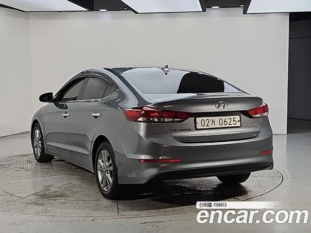 Hyundai Avante — фото 3