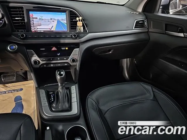 Hyundai Avante — фото 10