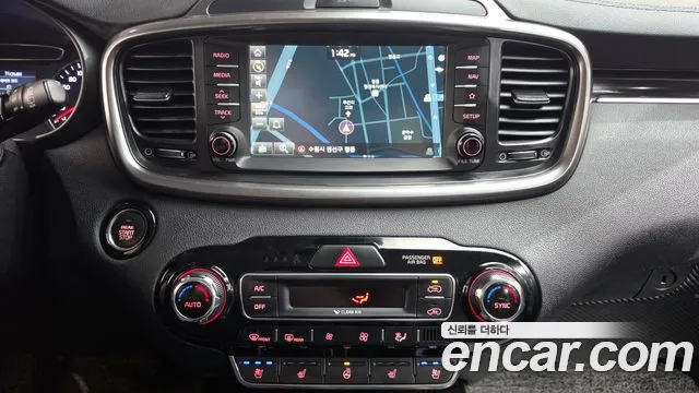 Kia Sorento — фото 13