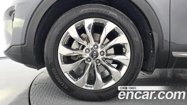 Kia Sorento — фото 5