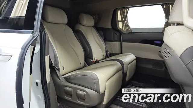 Kia Carnival — фото 11