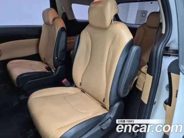 Kia Carnival — фото 15