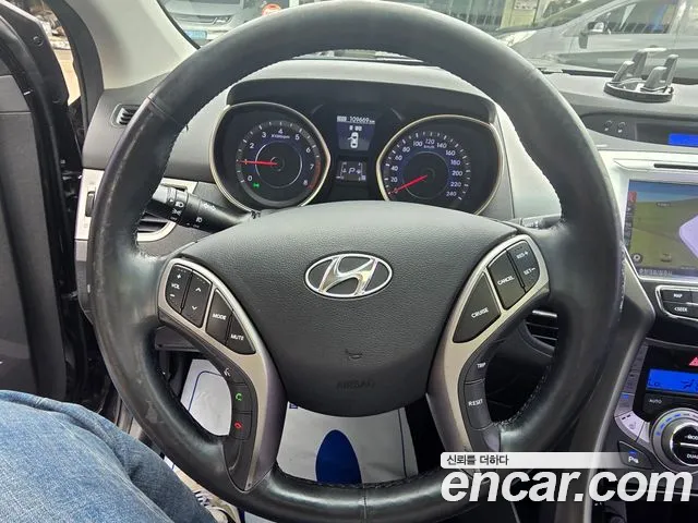 Hyundai Avante — фото 15