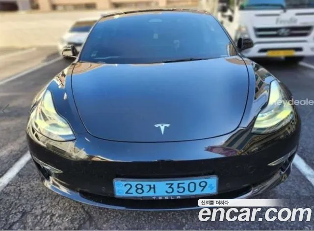 Tesla Model 3 — фото 1