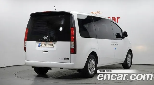 Hyundai Staria — фото 2