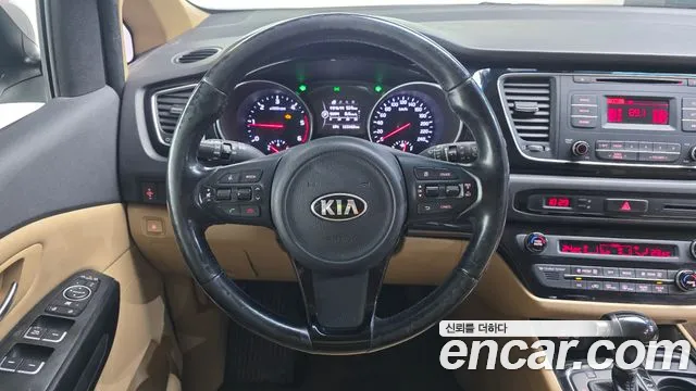 Kia Carnival — фото 13