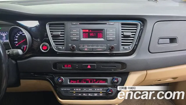 Kia Carnival — фото 14