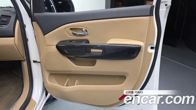 Kia Carnival — фото 24