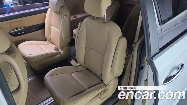 Kia Carnival — фото 26