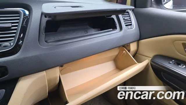 Kia Carnival — фото 30