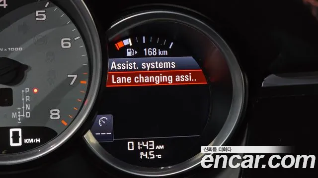 Porsche Macan — фото 15