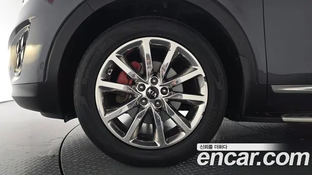 Kia Sorento — фото 4
