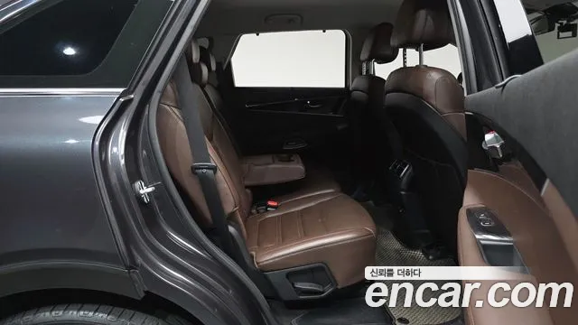 Kia Sorento — фото 10
