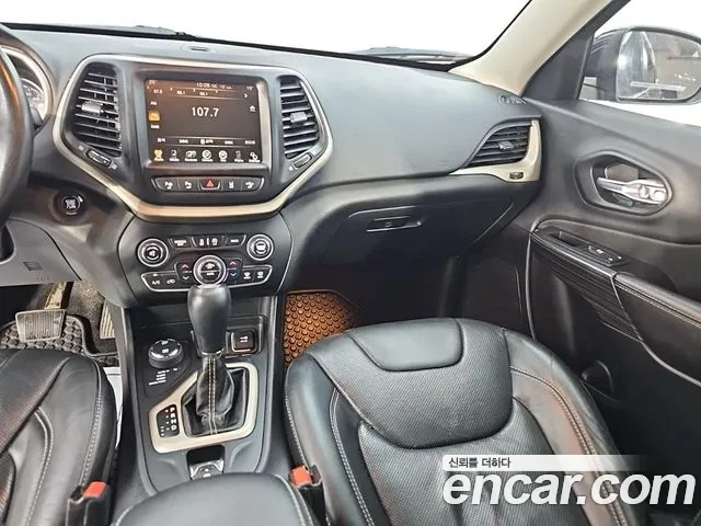 Jeep Cherokee — фото 11